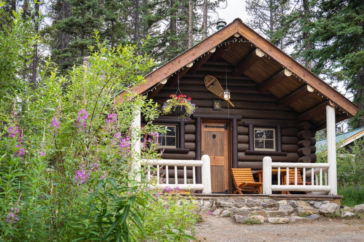 Storm Mountain Lodge & Cabins Castle Junction Exterior photo