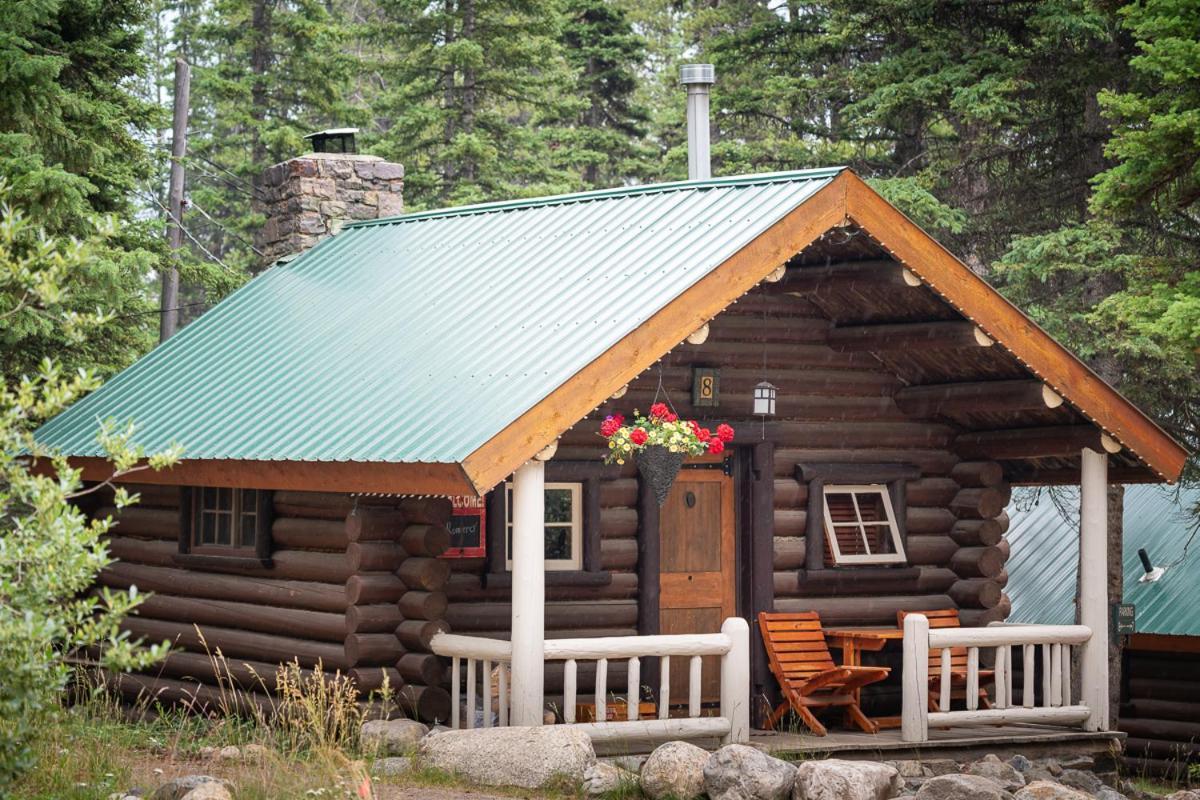Storm Mountain Lodge & Cabins Castle Junction Exterior photo