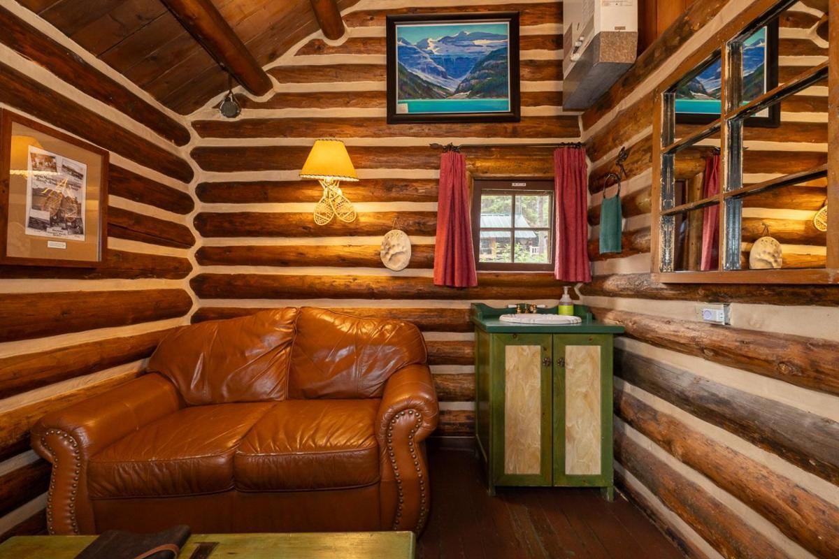 Storm Mountain Lodge & Cabins Castle Junction Exterior photo