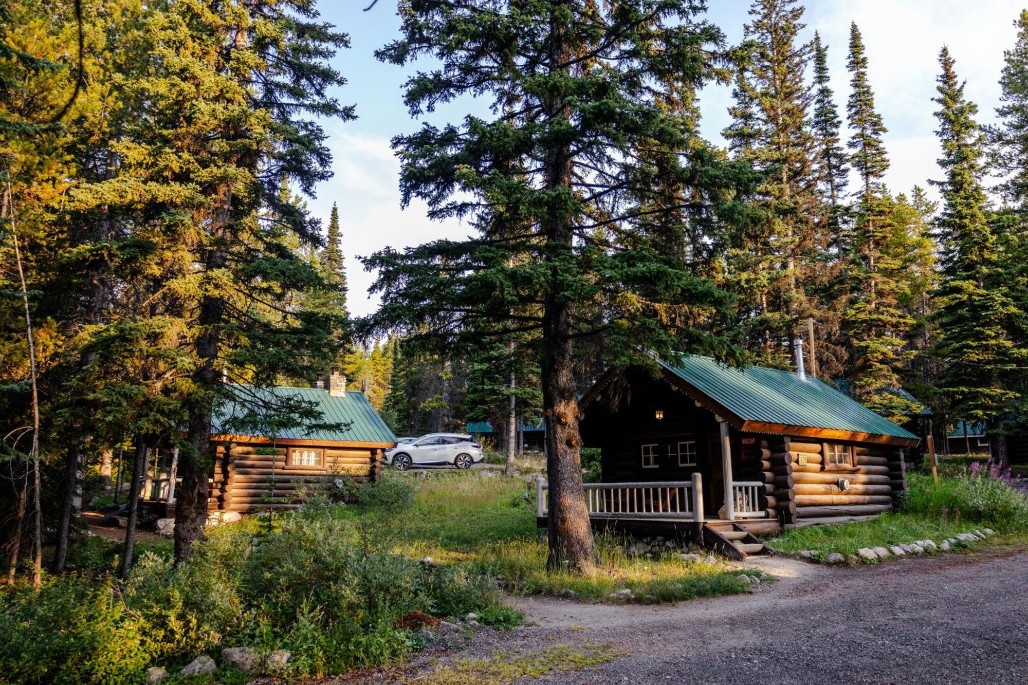Storm Mountain Lodge & Cabins Castle Junction Exterior photo
