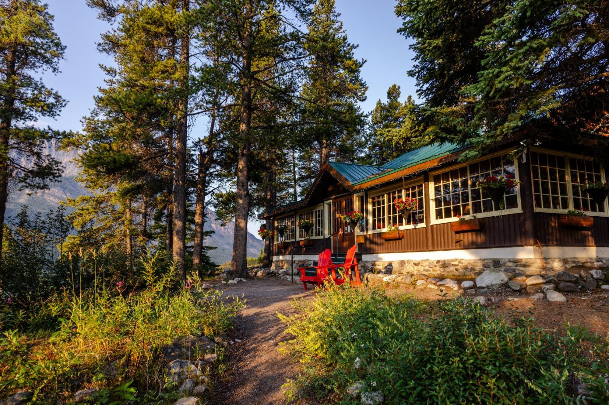 Storm Mountain Lodge & Cabins Castle Junction Exterior photo